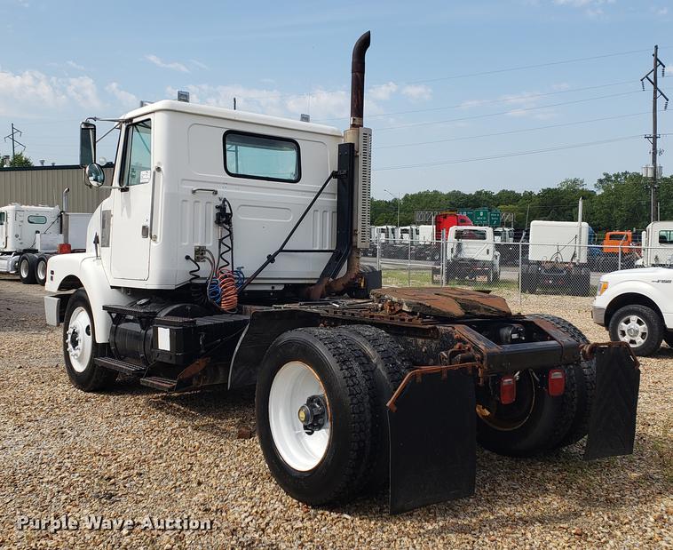image for item DF2434 1992 White GMC WG semi truck