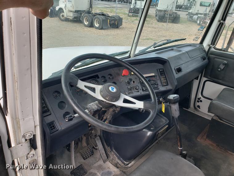 image for item DF2434 1992 White GMC WG semi truck