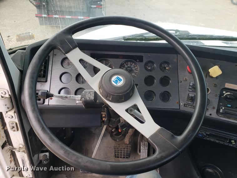 image for item DF2434 1992 White GMC WG semi truck