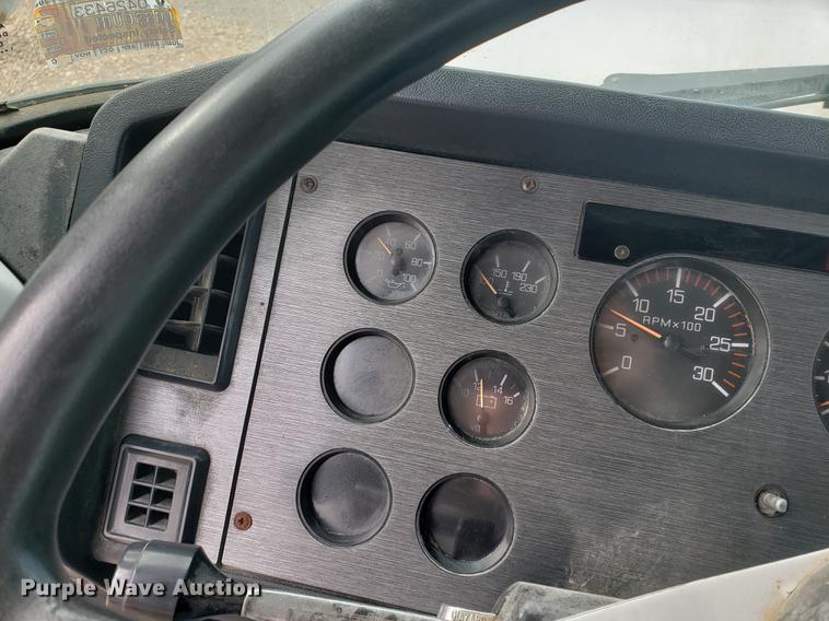 image for item DF2434 1992 White GMC WG semi truck