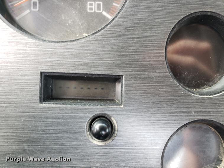 image for item DF2434 1992 White GMC WG semi truck