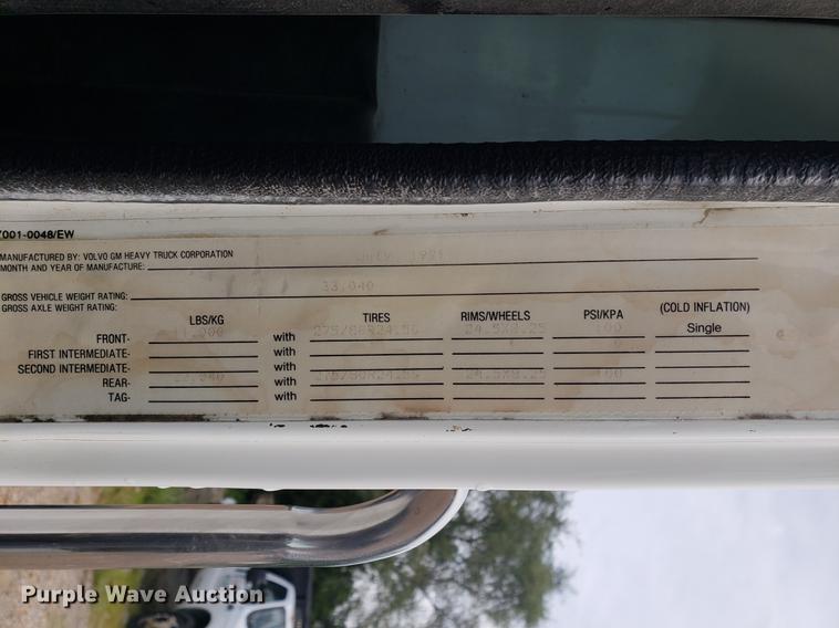 image for item DF2434 1992 White GMC WG semi truck