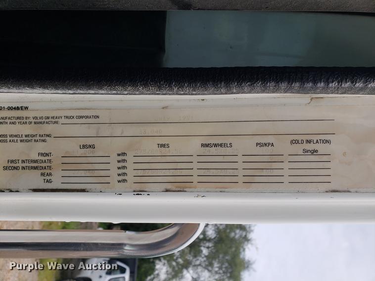 image for item DF2434 1992 White GMC WG semi truck