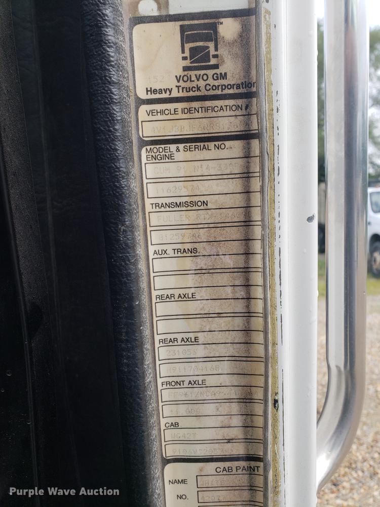 image for item DF2434 1992 White GMC WG semi truck