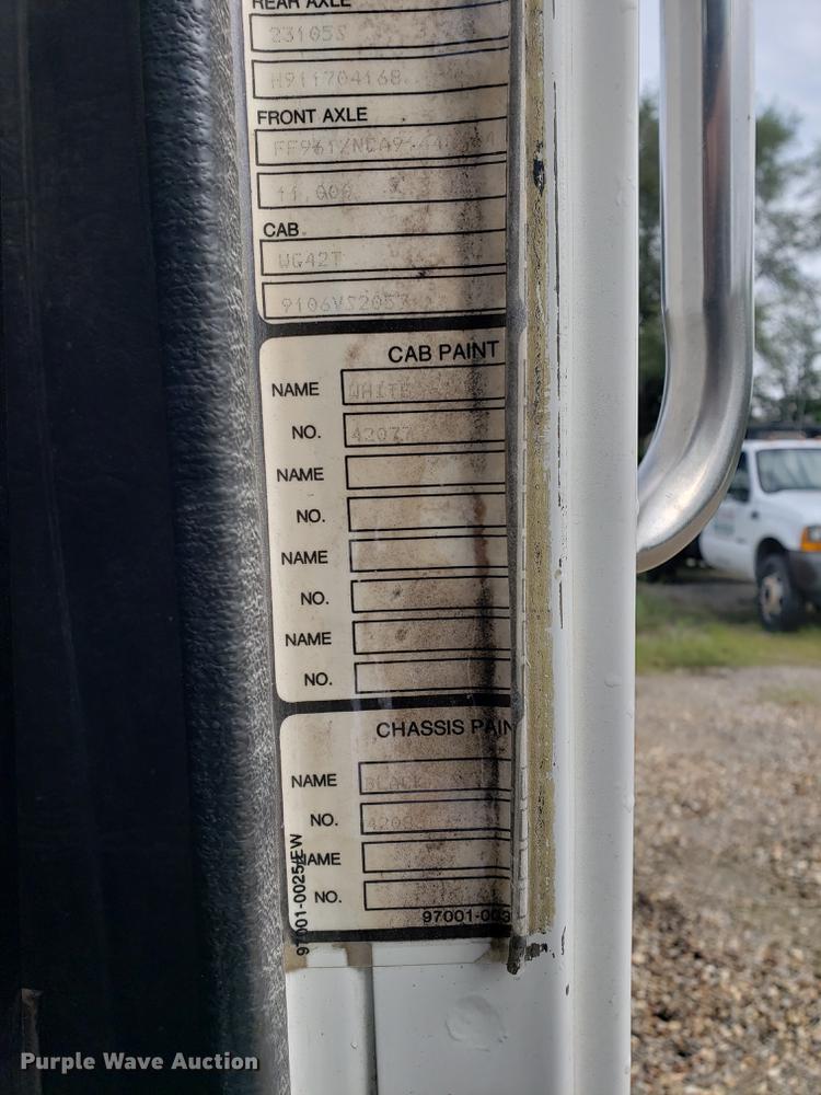 image for item DF2434 1992 White GMC WG semi truck