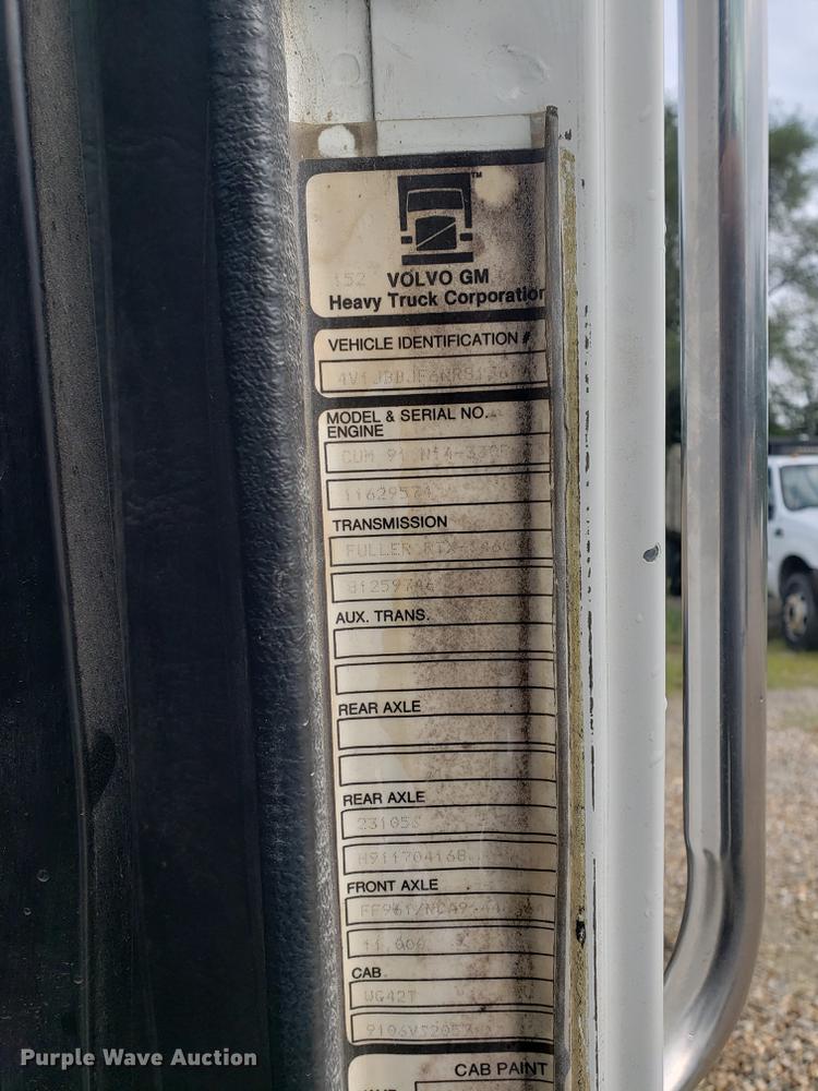 image for item DF2434 1992 White GMC WG semi truck