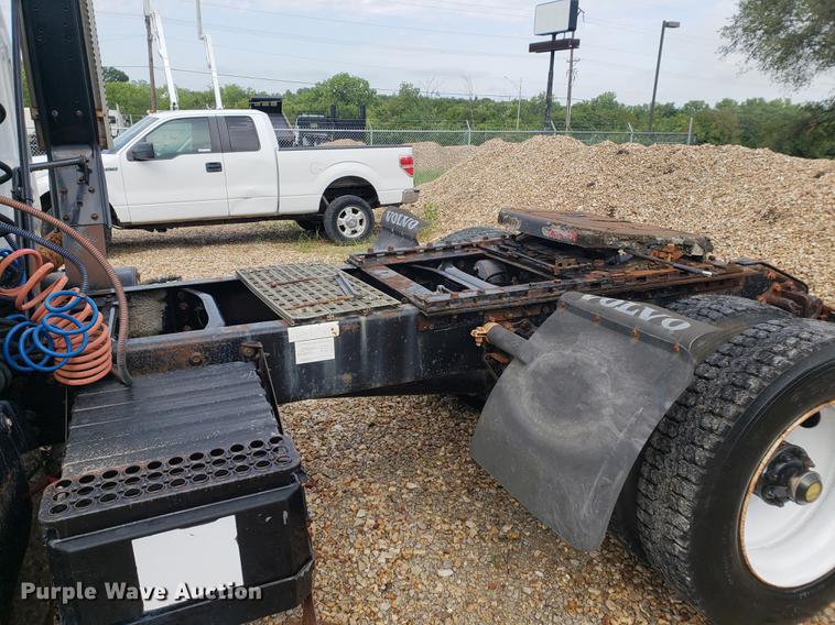 image for item DF2434 1992 White GMC WG semi truck