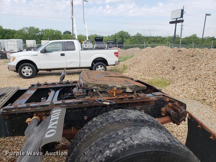 image for item DF2434 1992 White GMC WG semi truck
