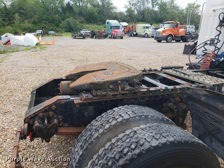 image for item DF2434 1992 White GMC WG semi truck