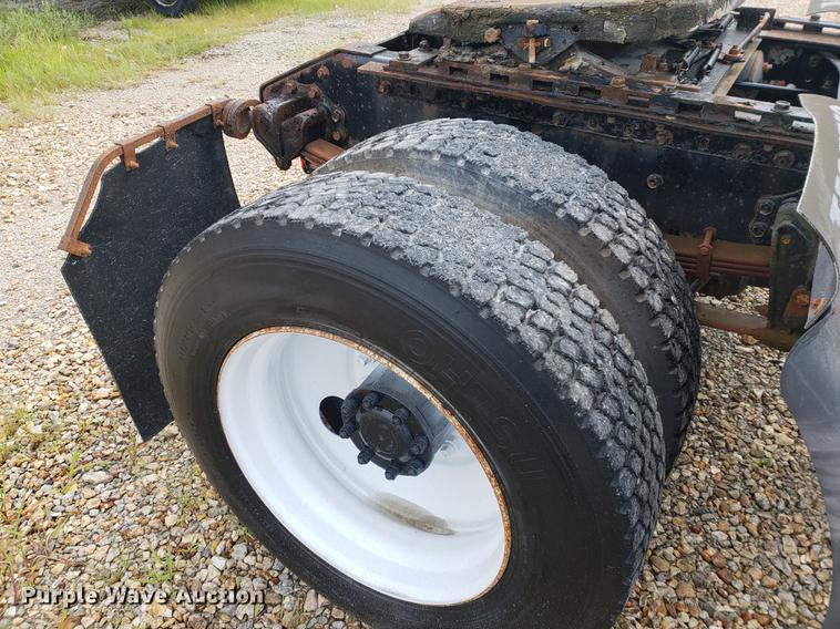 image for item DF2434 1992 White GMC WG semi truck