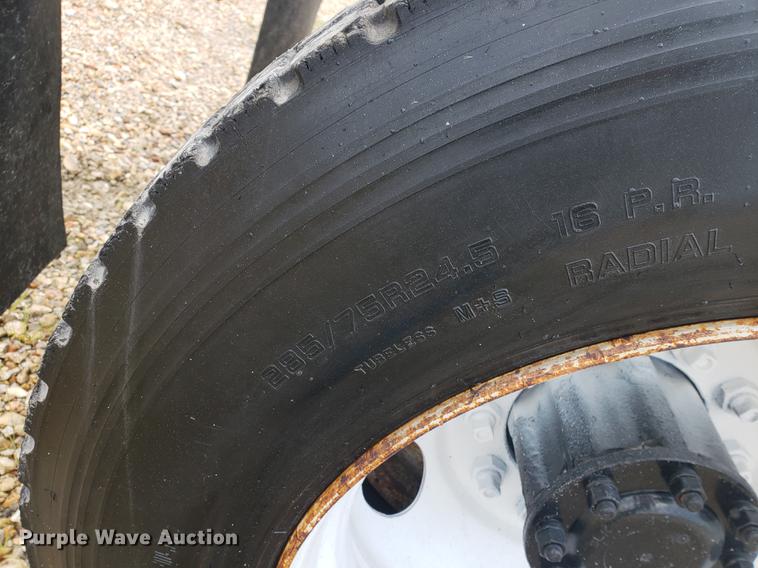 image for item DF2434 1992 White GMC WG semi truck