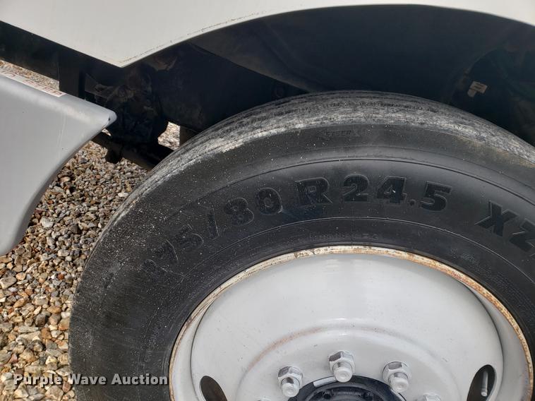 image for item DF2434 1992 White GMC WG semi truck