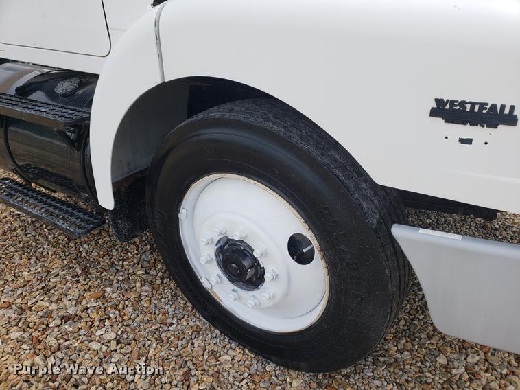 image for item DF2434 1992 White GMC WG semi truck