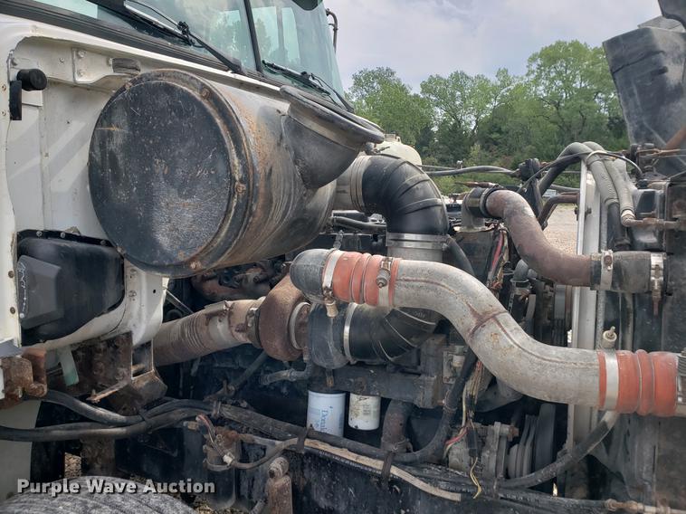 image for item DF2434 1992 White GMC WG semi truck