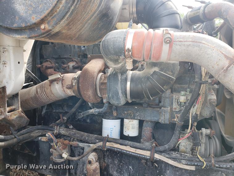 image for item DF2434 1992 White GMC WG semi truck