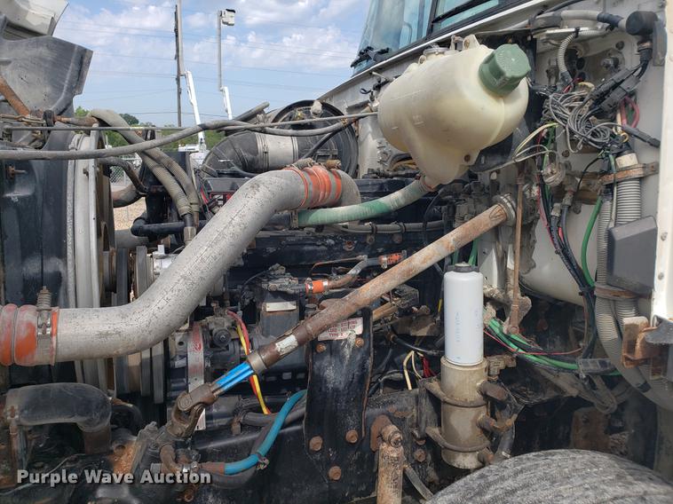 image for item DF2434 1992 White GMC WG semi truck