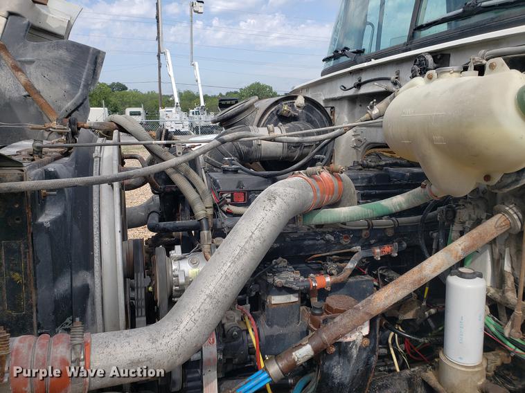 image for item DF2434 1992 White GMC WG semi truck