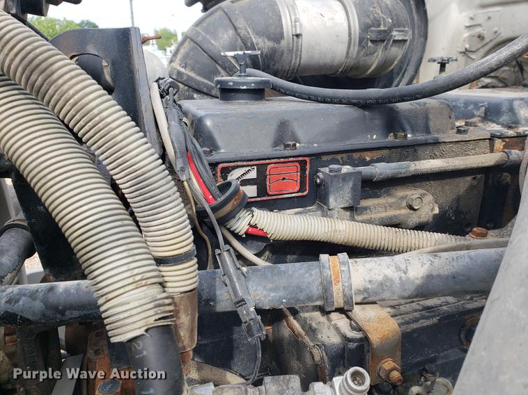 image for item DF2434 1992 White GMC WG semi truck