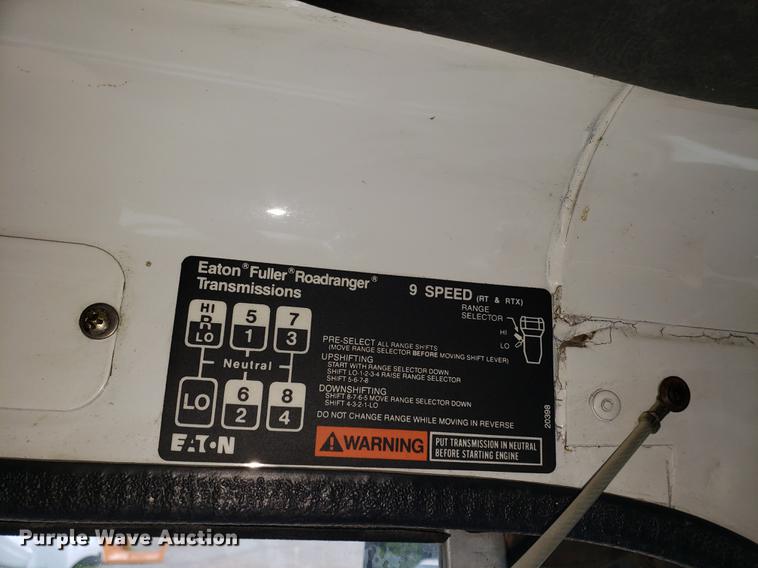 image for item DF2434 1992 White GMC WG semi truck