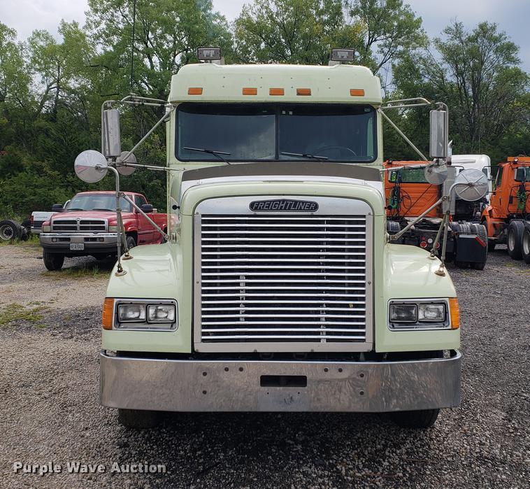 image for item DF2435 1996 Freightliner FLD120 semi truck