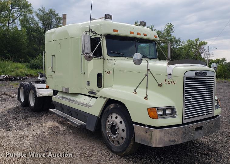 image for item DF2435 1996 Freightliner FLD120 semi truck