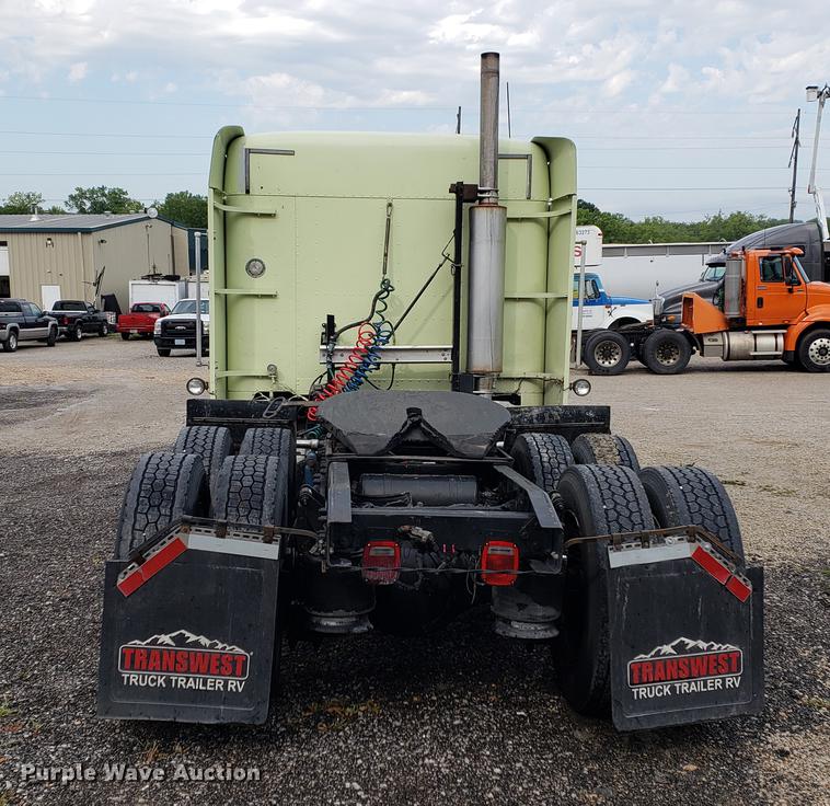 image for item DF2435 1996 Freightliner FLD120 semi truck