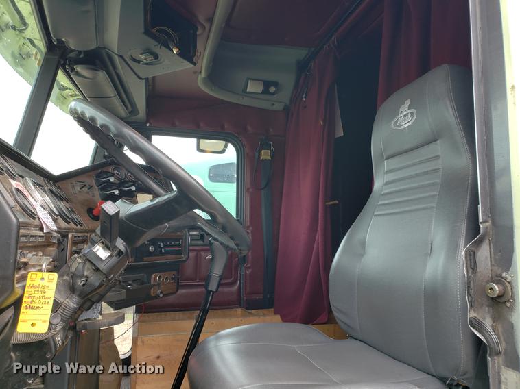 image for item DF2435 1996 Freightliner FLD120 semi truck