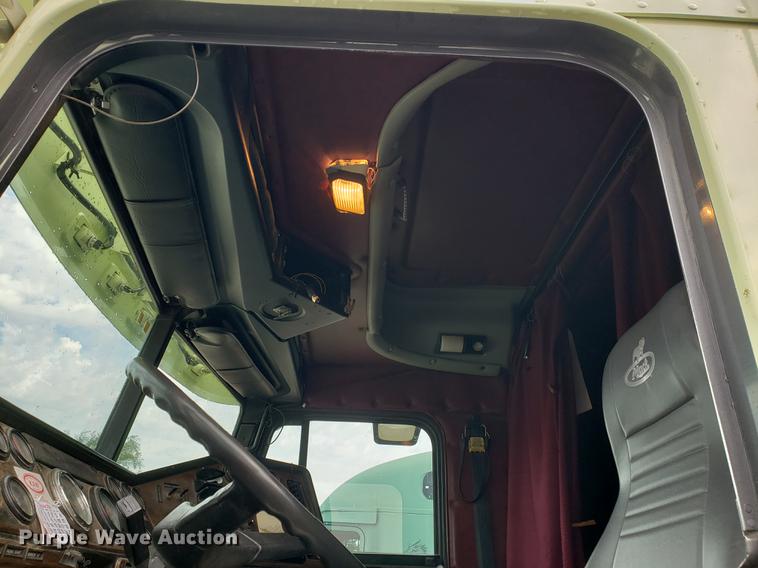 image for item DF2435 1996 Freightliner FLD120 semi truck