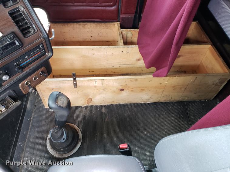 image for item DF2435 1996 Freightliner FLD120 semi truck