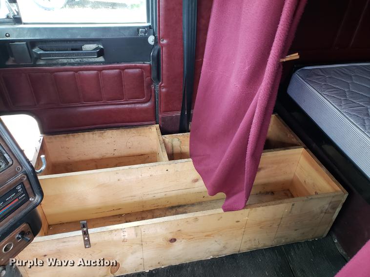 image for item DF2435 1996 Freightliner FLD120 semi truck