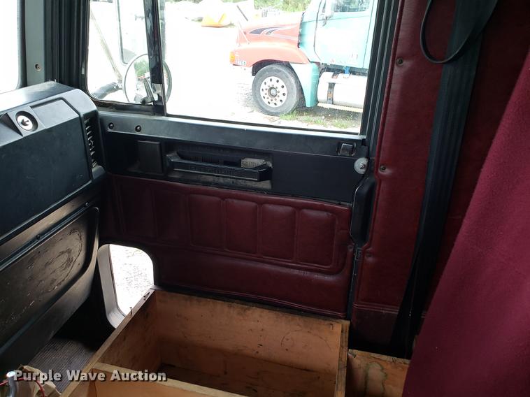 image for item DF2435 1996 Freightliner FLD120 semi truck