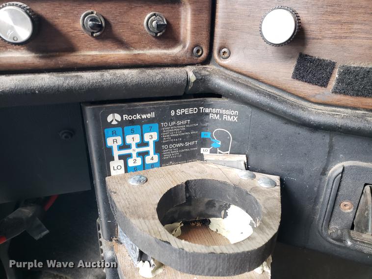 image for item DF2435 1996 Freightliner FLD120 semi truck