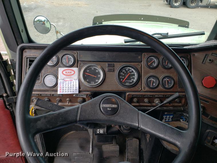 image for item DF2435 1996 Freightliner FLD120 semi truck