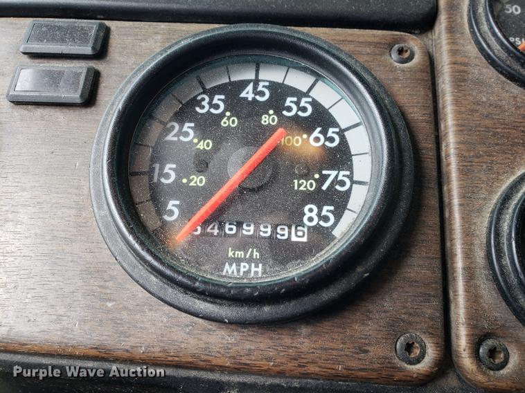 image for item DF2435 1996 Freightliner FLD120 semi truck