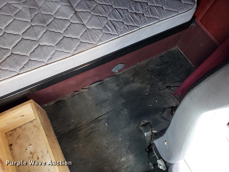 image for item DF2435 1996 Freightliner FLD120 semi truck