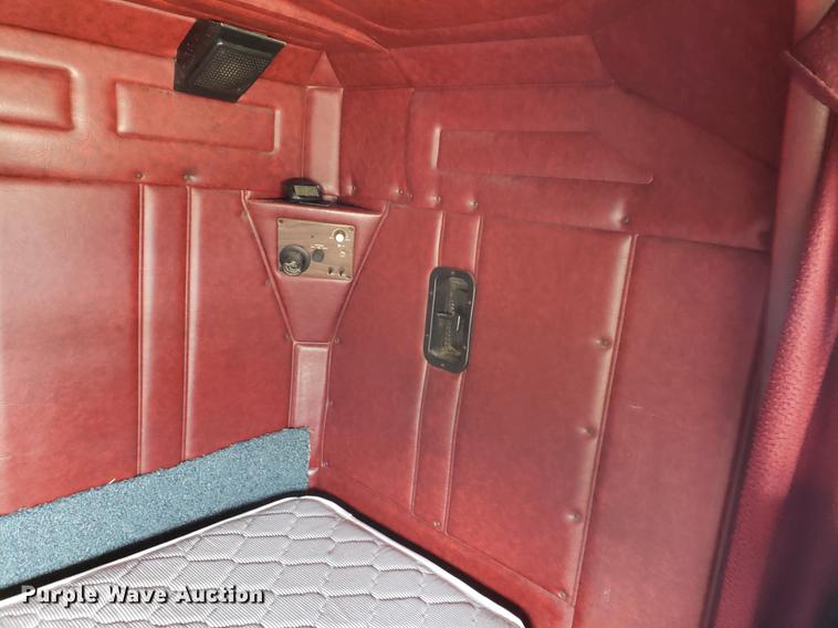 image for item DF2435 1996 Freightliner FLD120 semi truck