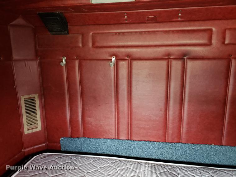 image for item DF2435 1996 Freightliner FLD120 semi truck