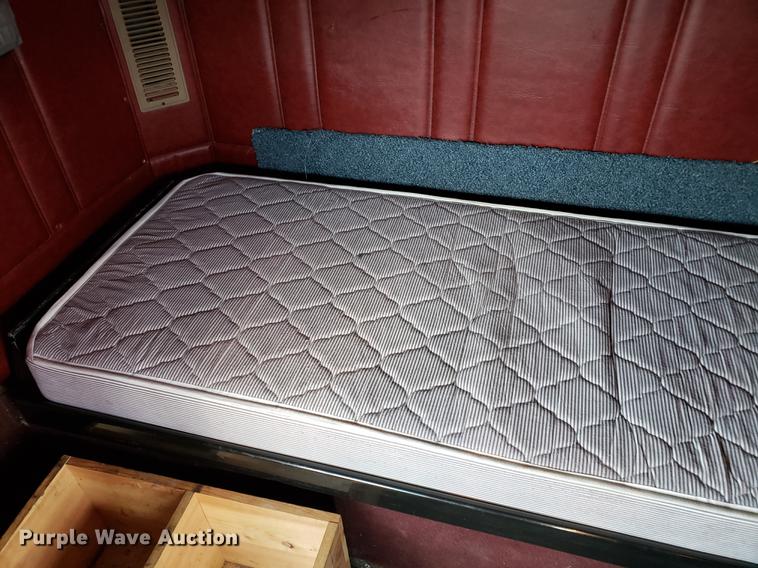 image for item DF2435 1996 Freightliner FLD120 semi truck