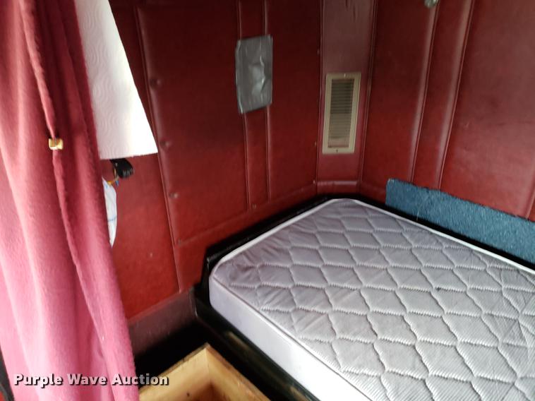 image for item DF2435 1996 Freightliner FLD120 semi truck