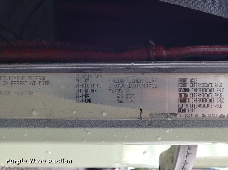 image for item DF2435 1996 Freightliner FLD120 semi truck