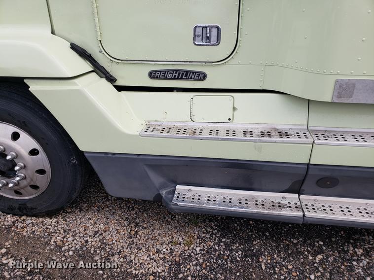 image for item DF2435 1996 Freightliner FLD120 semi truck