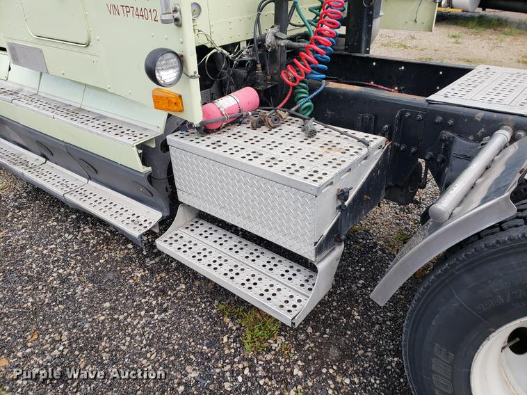 image for item DF2435 1996 Freightliner FLD120 semi truck