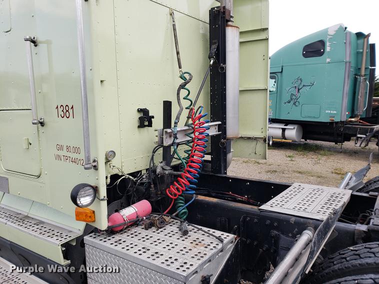 image for item DF2435 1996 Freightliner FLD120 semi truck