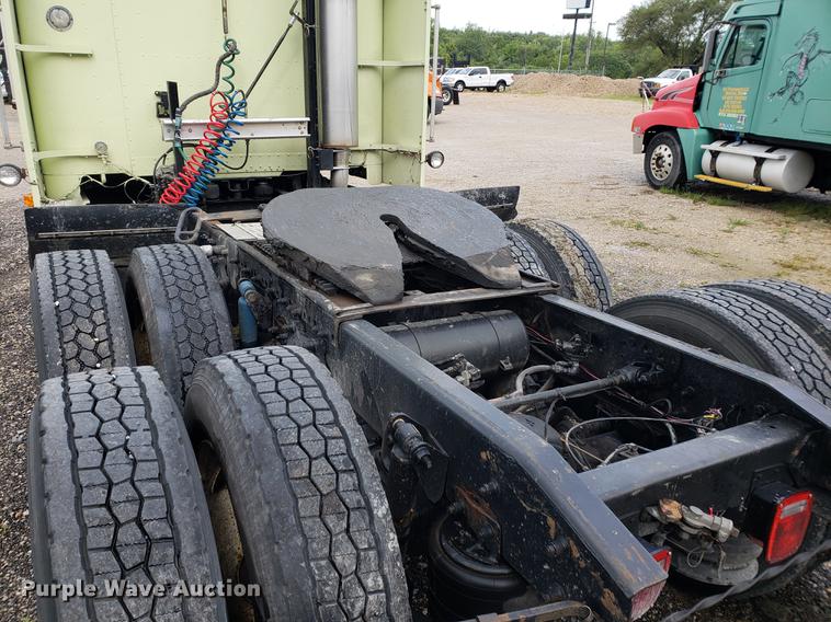 image for item DF2435 1996 Freightliner FLD120 semi truck