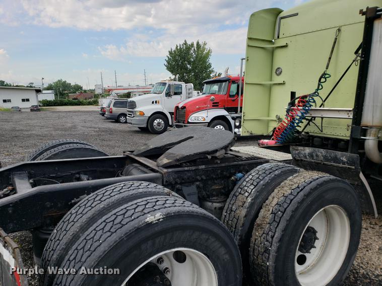 image for item DF2435 1996 Freightliner FLD120 semi truck