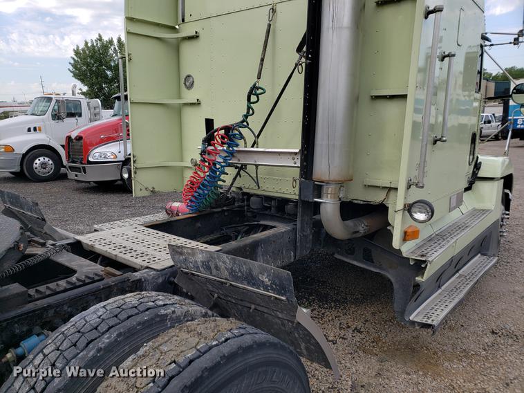 image for item DF2435 1996 Freightliner FLD120 semi truck