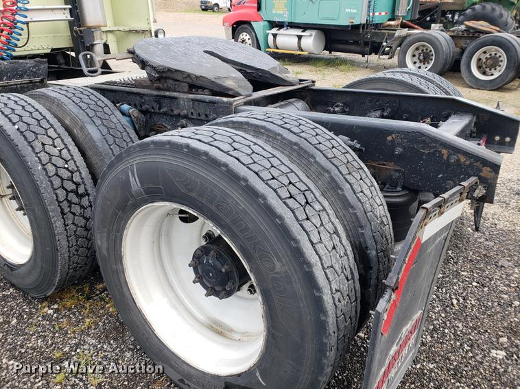 image for item DF2435 1996 Freightliner FLD120 semi truck