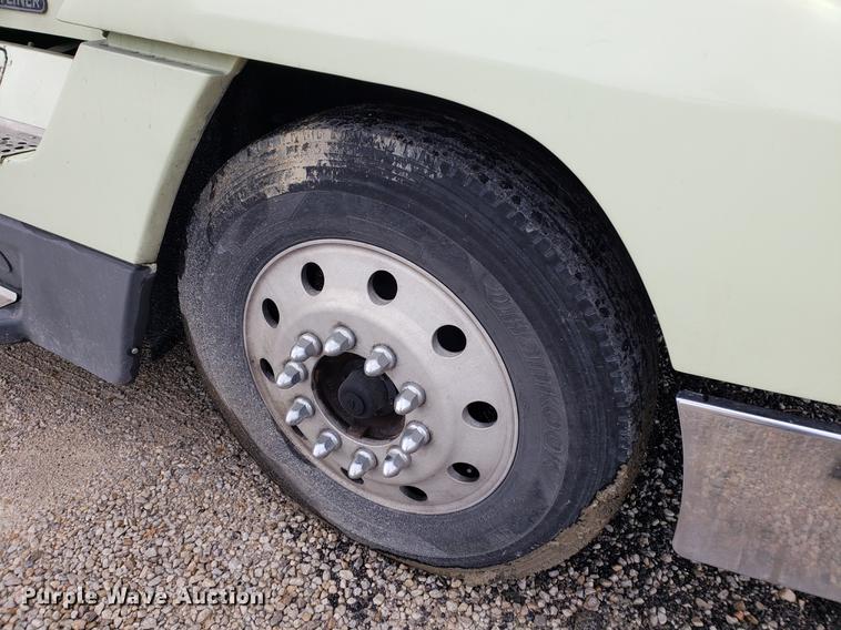 image for item DF2435 1996 Freightliner FLD120 semi truck