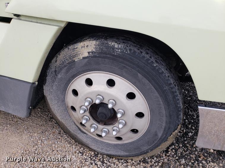 image for item DF2435 1996 Freightliner FLD120 semi truck