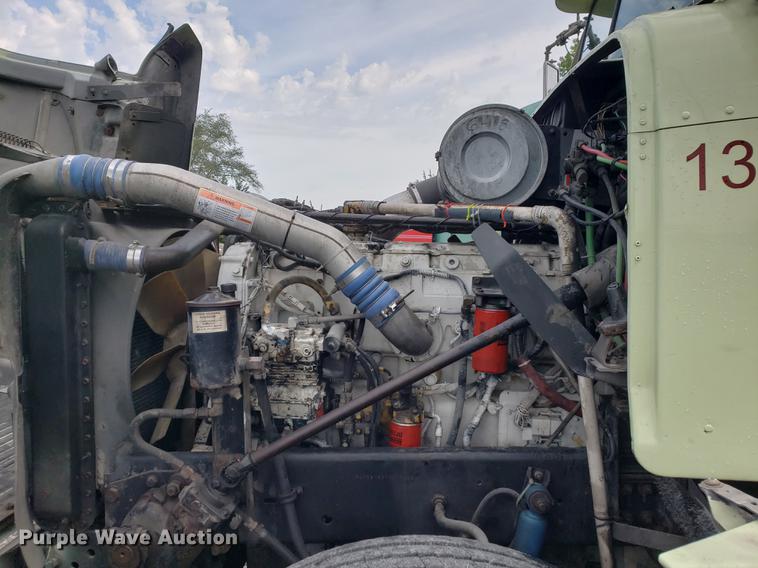 image for item DF2435 1996 Freightliner FLD120 semi truck